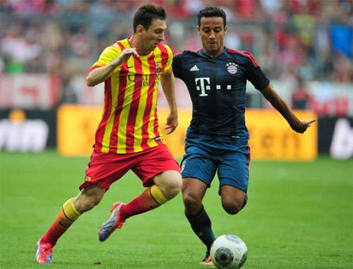 Thiago (phải) đóng vai trò trụ cột của Bayern sau khi rời Barca