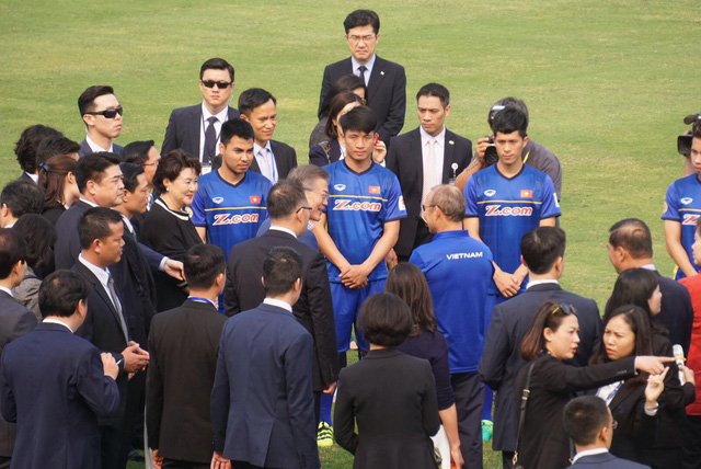 Tổng thống Moon Jea In gặp gỡ với các cầu thủ U23 Việt Nam 