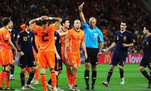 Trọng tài Howard Webb bắt chính chung kết World Cup 2010 giữa Hà Lan và Tây Ban Nha. 