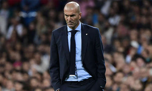 Zidane một lần nữa vấp phải những chỉ trích vì màn trình diễn tồi tệ của đội nhà