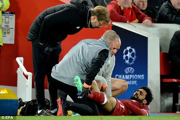 Mohamed Salah dính chấn thương trong trận đấu với Man City