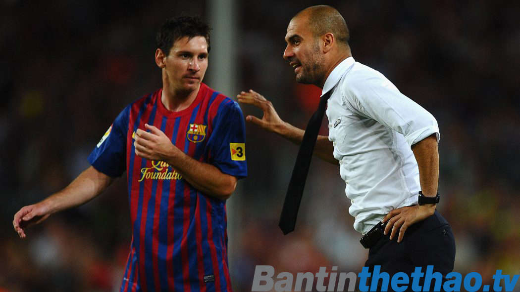 Guardiola (áo trắng) đã gặp may mắn khi dẫn dắt Barca