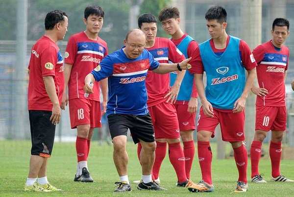 HLV Park Hang Seo được giao nhiệm vụ phải đưa đội tuyển Việt Nam vào chung kết AFF Cup
