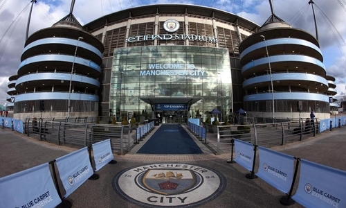 Sân Etihad có sức chứa 55.097 chỗ ngồi, được Man City thuê của Hội đồng thành phố Manchester từ năm 2003.