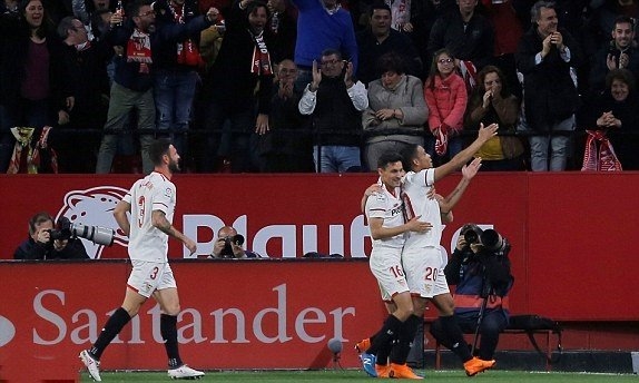  Sevilla chơi tuyệt hay và có 2 bàn dẫn trước.