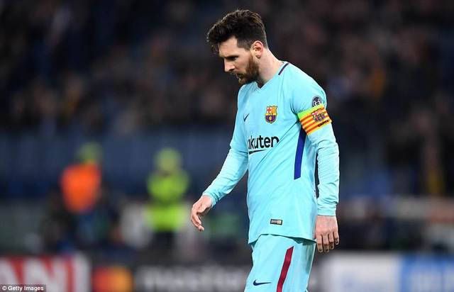 Messi không hài lòng với HLV Ernesto Valverde sau thất bại trước AS Roma
