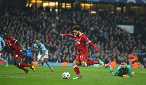 Salah ghi bàn thắng gỡ hòa cho Liverpool. 