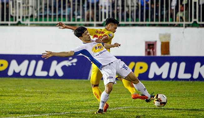Quang Hải, Công Phượng gặp khó ở V-League