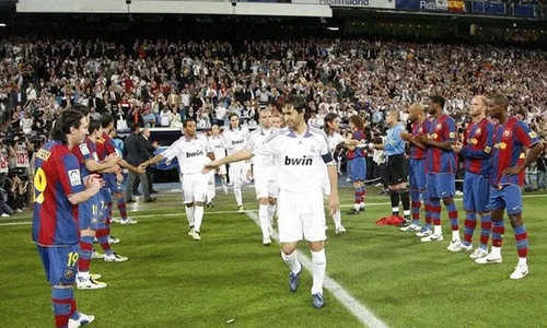 Zidane từ chối cho Real Madrid xếp hàng mừng Barca vô địch
