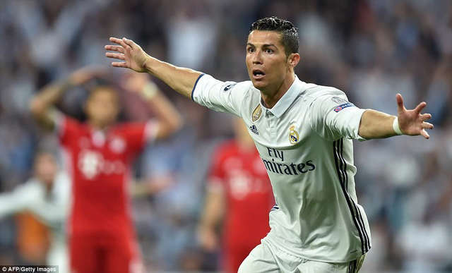 C.Ronaldo ghi 2 bàn trong tư thế việt vị vào lưới Bayern Munich ở trận lượt về tứ kết Champions League mùa giải trước