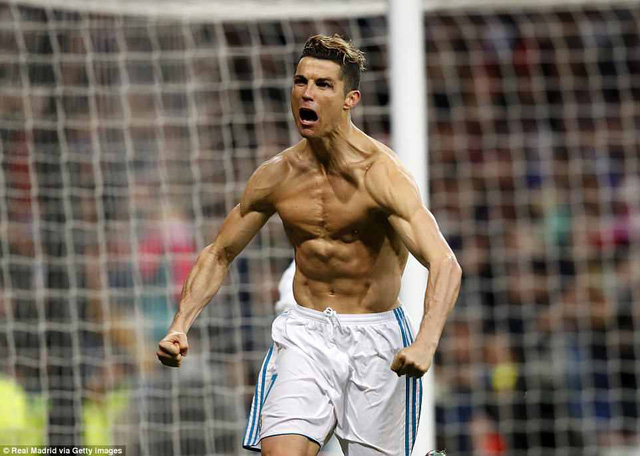 C.Ronaldo là cầu thủ đầu tiên ghi 10 bàn vào lưới 1 CLB ở Champions League