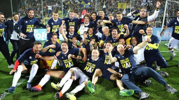 Ba năm thăng ba hạng, Parma giành quyền trở lại Serie A đầy ngoạn mục
