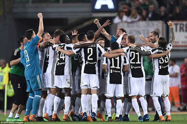 Juve vô địch Serie A lần thứ 7 liên tiếp, cuộc đua top 4 giữa Inter và Lazio gay cấn