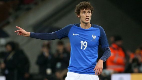 Pavard đã loại Lucas Digne (Barcelona) ra khỏi thành phần tuyển Pháp dự World Cup 2018