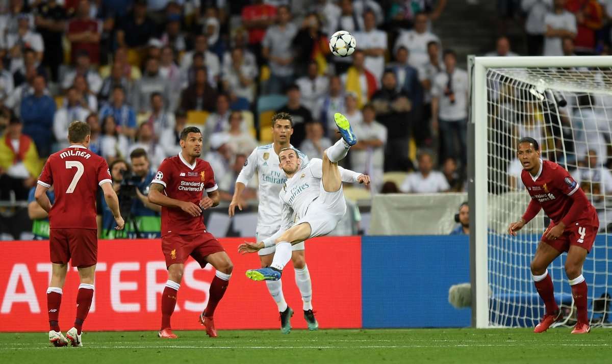 Ronaldo bị Bale che mờ trong trận chung kết, nên cần diễn để được chú ý như người hùng
