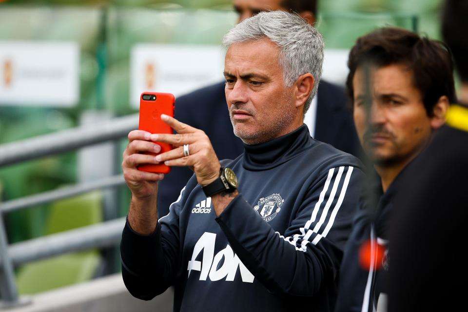 Mourinho thi thoảng đăng ảnh lên trang Instagram cá nhân