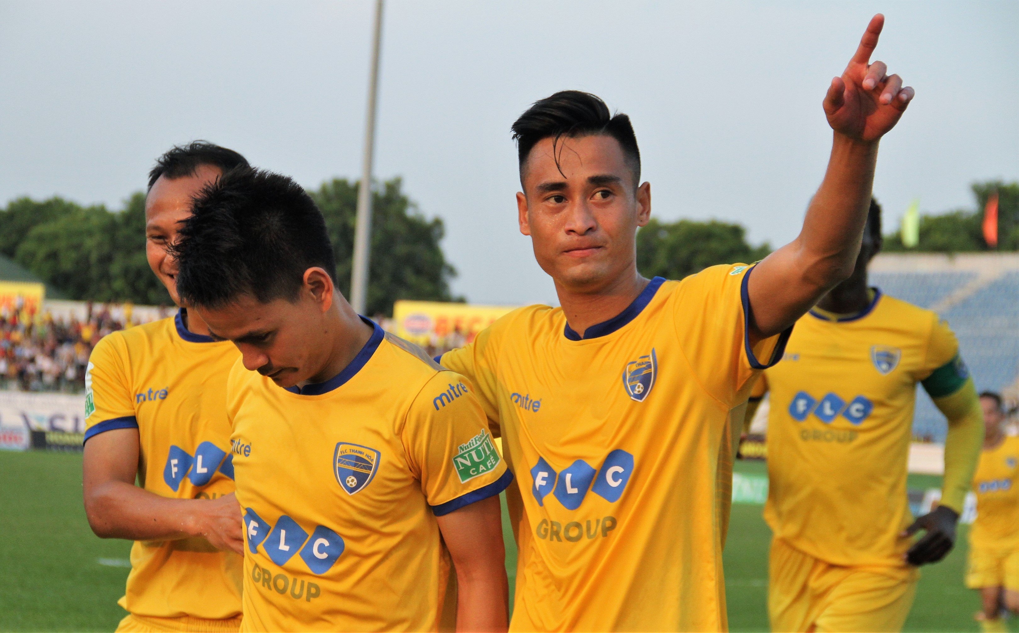 FLC Thanh Hóa có chiến thắng 3-1 ngay trên sân Cẩm Phả của Than Quảng Ninh.