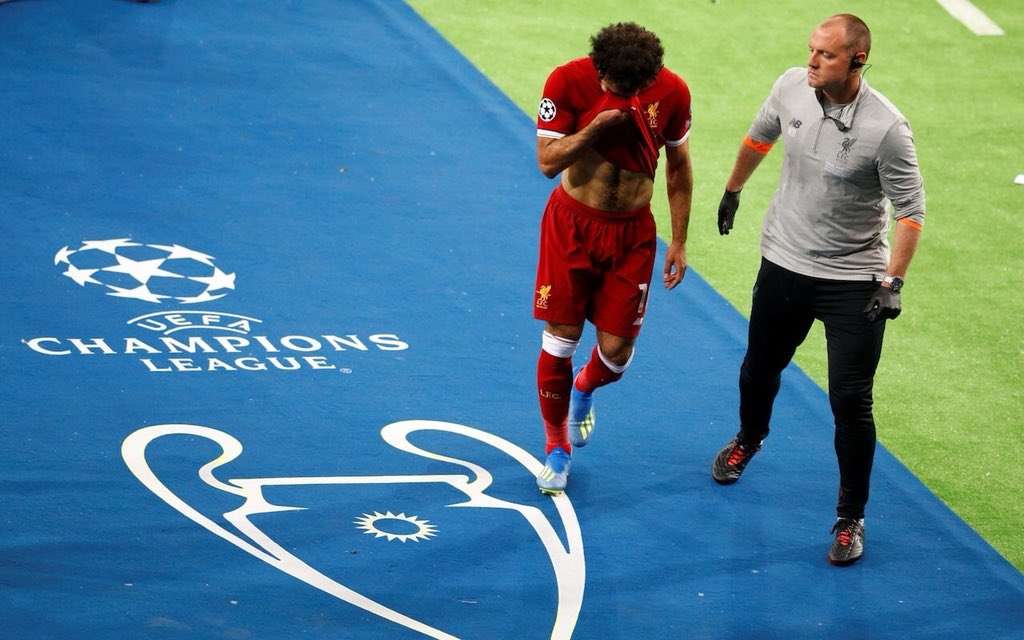 Salah khóc rời sân nhưng vẫn quyết tâm có mặt ở World Cup 2018