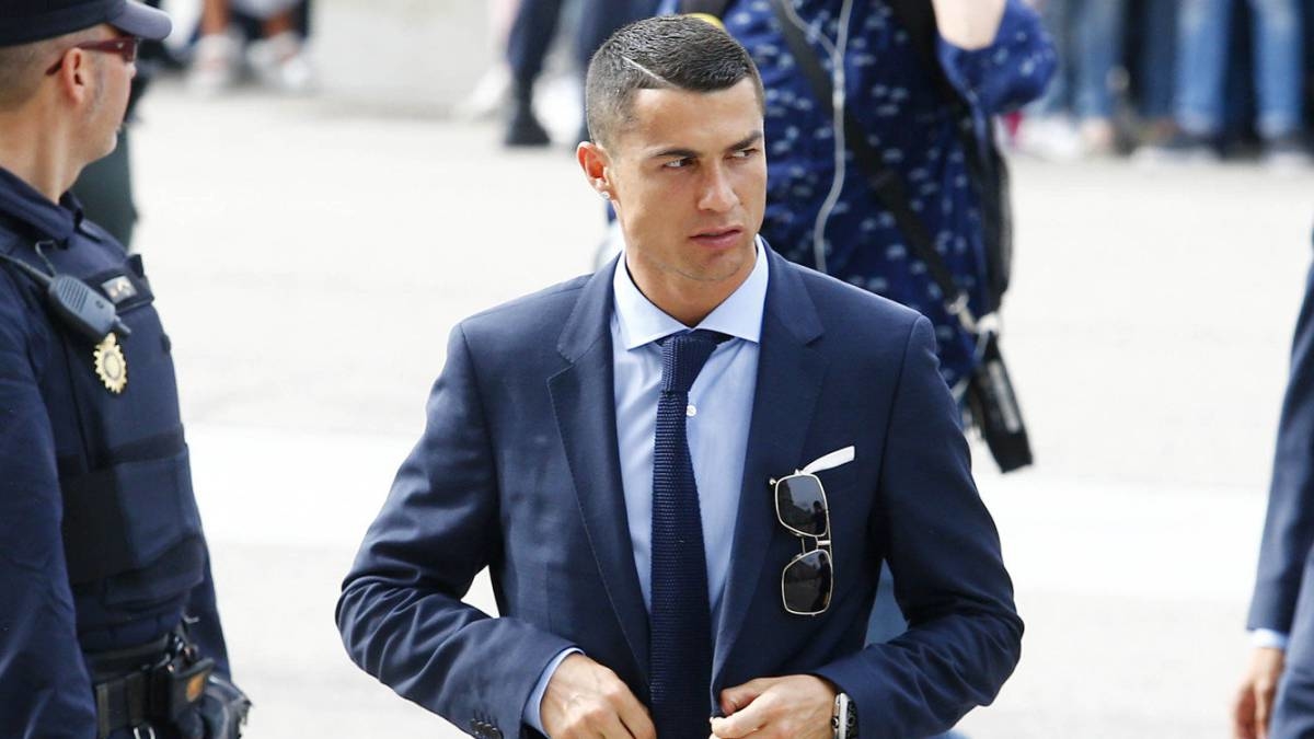  Ronaldo có khả năng phải hầu tòa
