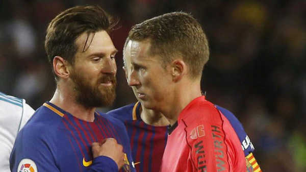 Sergio Ramos tố Lionel Messi đã gây sức ép lên trọng tài
