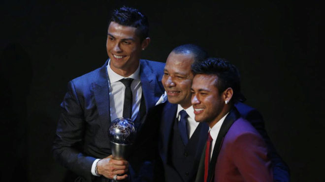 Neymar sắp trở thành đồng đội của Ronaldo, nghĩa là "quay lưng" với Messi