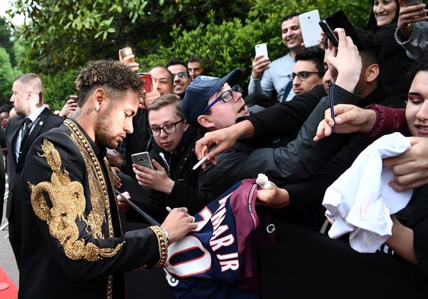Neymar đang ở Paris tham dự lễ trao giải cá nhân