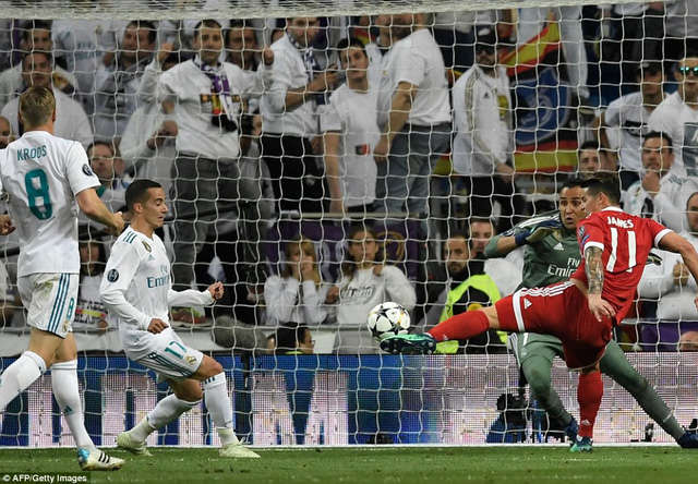 James Rodriguez gỡ hòa 2-2, nhưng Bayern Munich không tìm được bàn thứ ba để giành vé vào chung kết