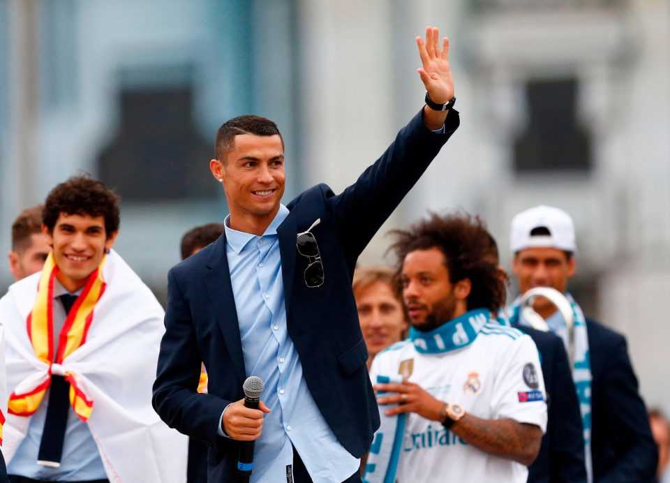 Ronaldo "xuống tóc" sau khi Real làm nên lịch sử ở Champions League