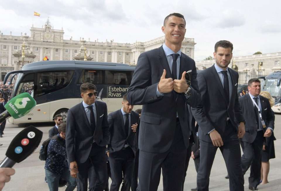 Cristiano Ronaldo trình làng kiểu tóc mới ngay sau khi đăng quang cùng Real