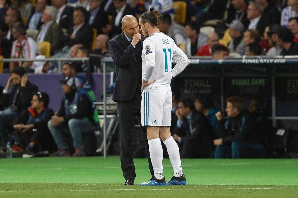 Bị Zidane ngó lơ, Bale "đào ngũ" sang MU