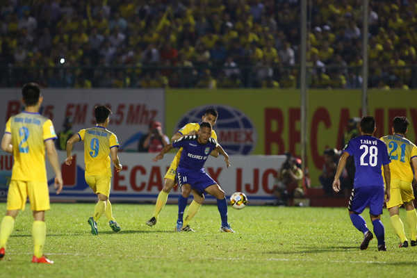 Thua Khánh Hoà 0-3, B.Bình Dương có nguy cơ mất vị trí thứ ba V-League