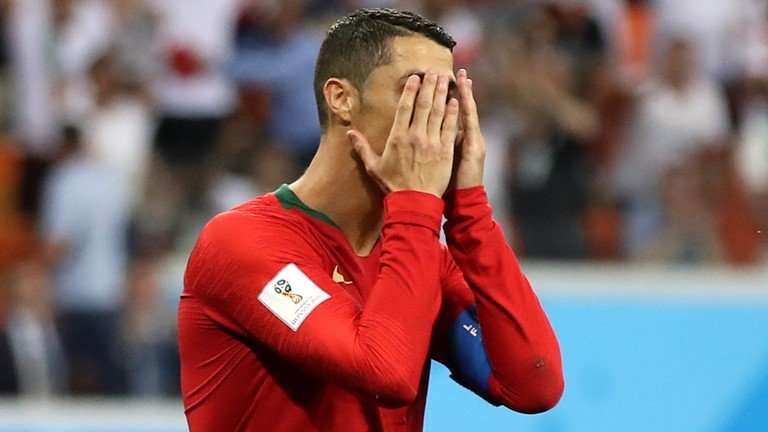 Ronaldo có trận đấu tệ hại, đá hỏng phạt đền và chơi xấu