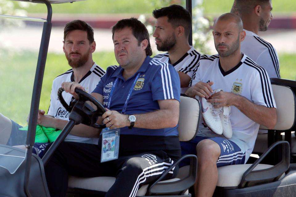 Messi cùng Mascherano cầm đầu nhóm "cừu đen" trên tuyển Argentina