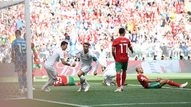 Ronaldo đánh đầu ghi bàn cho Bồ Đào Nha