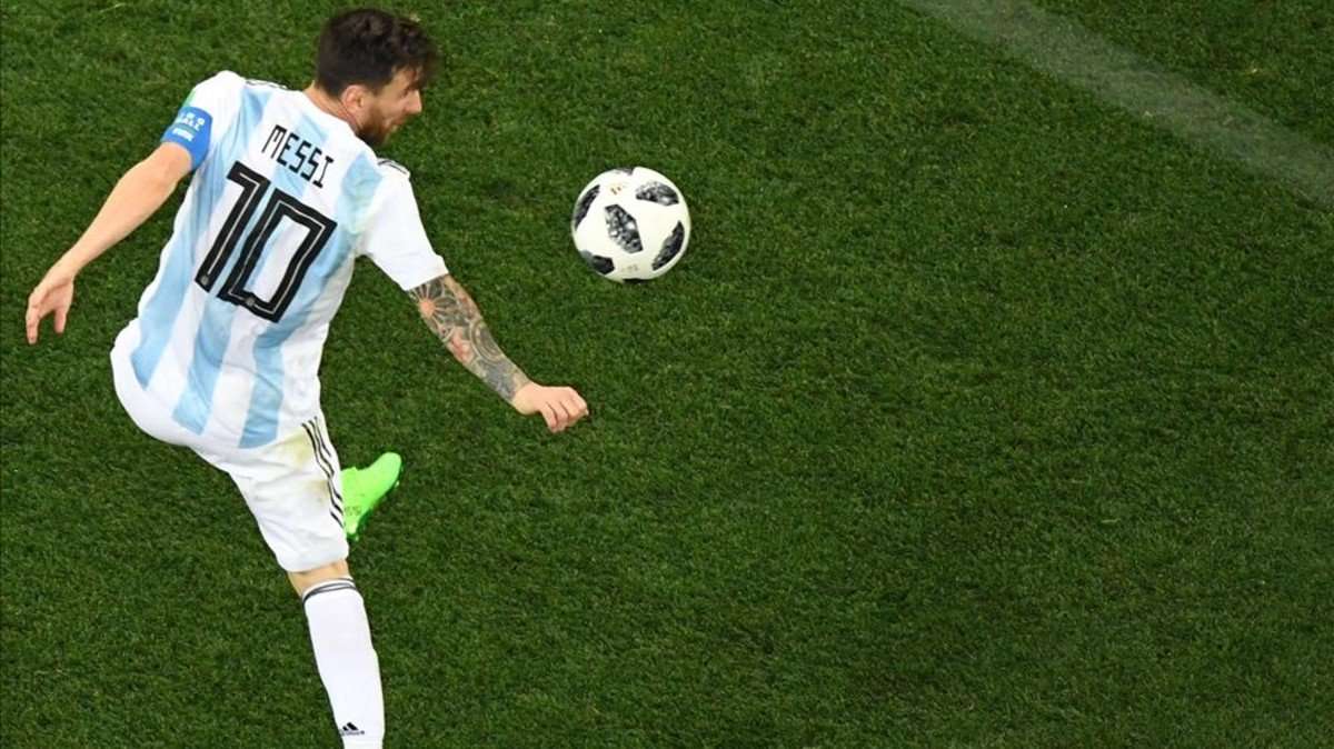 Messi đã làm gì đáp lại tình yêu nơi người hâm mộ? Anh đã đổ mồ hôi sôi nước mắt vì nó chưa?