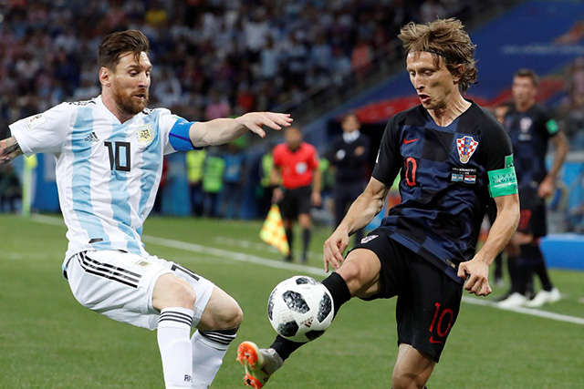 Messi mất hút trên hàng công của ĐT Argentina