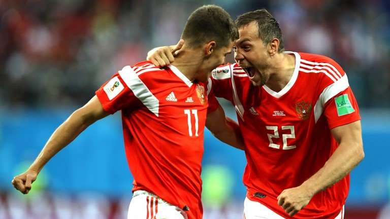 Salah trở lại nhưng Ai Cập không ngăn được Nga giành chiến thắng