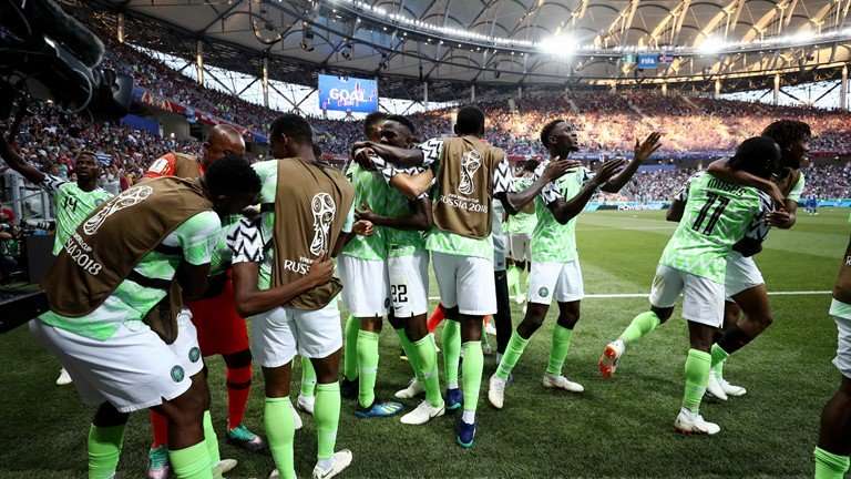 Niềm vui của các cầu thủ Nigeria với chiến thắng ấn tượng trước Iceland.