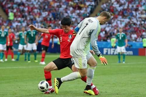 Pha mất bóng của Neuer khiến Đức ôm hận trước Hàn Quốc