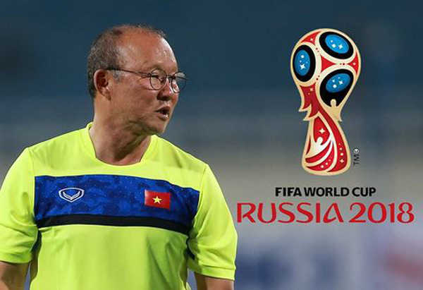 HLV Park Hang Seo sang Nga theo dõi một trận đấu tại World Cup 2018