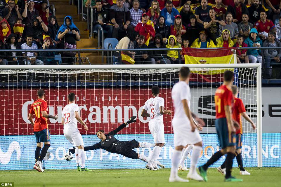 Tây Ban Nha thi đấu lấn lướt và có bàn thắng mở tỷ số ở phút 29