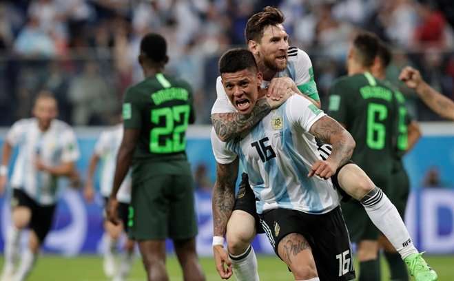 Rojo và Messi đưa Argentina và vòng 1/8