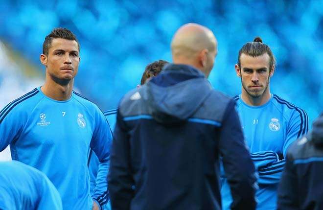 Ronaldo và Bale khiến Zidane thấy tổn thương, cảm nhận không thể "nắm" được Real nữa nên quyết định kết thúc