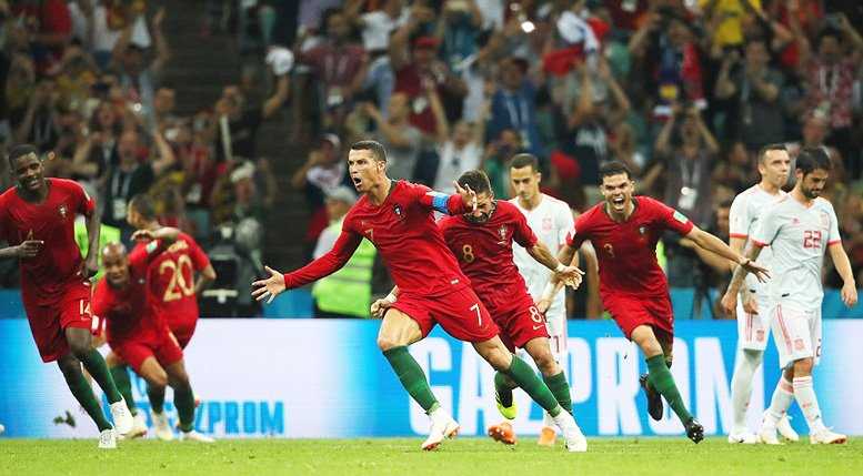 Ronaldo lập hat-trick, Bồ Đào Nha và Tây Ban Nha rượt đuổi nghẹt thở