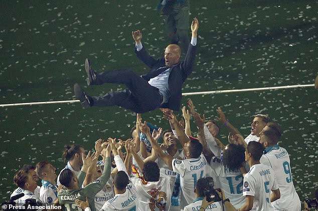 Khoảnh khắc đẹp đẽ cuối cùng của HLV Zidane trước khi quyết định từ chức