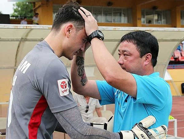 HLV Trương Việt Hoàng đánh giá đầy bất ngờ về thủ môn Đặng Văn Lâm