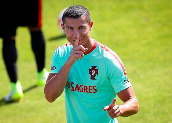 Ronaldo được cho đã gật Juve, đồng ý ký 4 năm và nhận lương 30 triệu euro/mùa