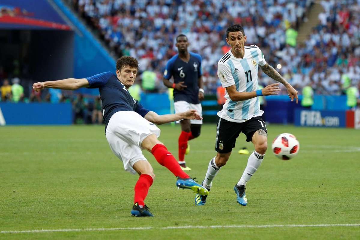 Pháp chơi thứ bóng đá ở đẳng cấp trên Argentina