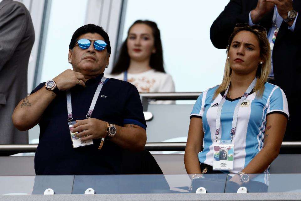 Maradona khuyên nhủ đàn em