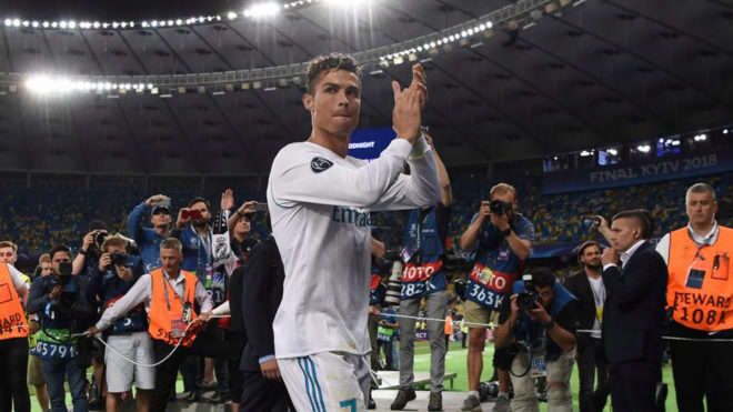 Ronaldo rời Real sau 9 năm vinh quang